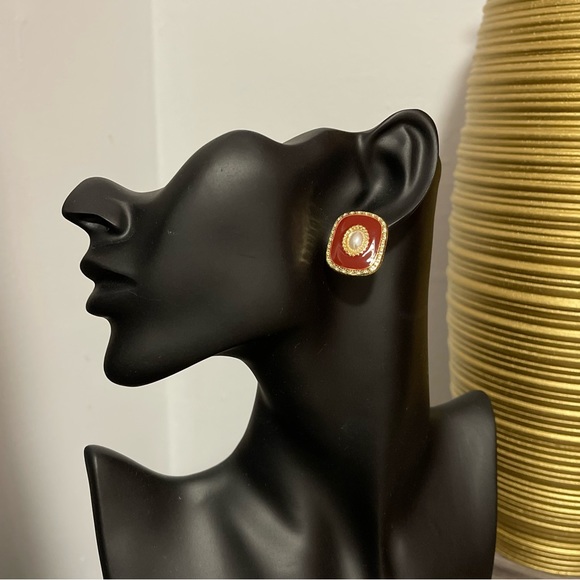 ✨ Elegant Dark Red Enamel Stud Earrings - Picture 1 of 4